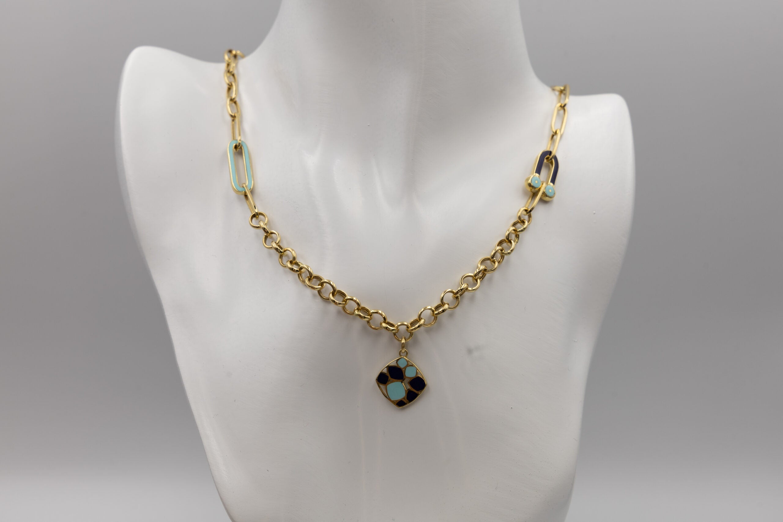 8 Gorgeous Gold Pendant Designs for Every Occasion