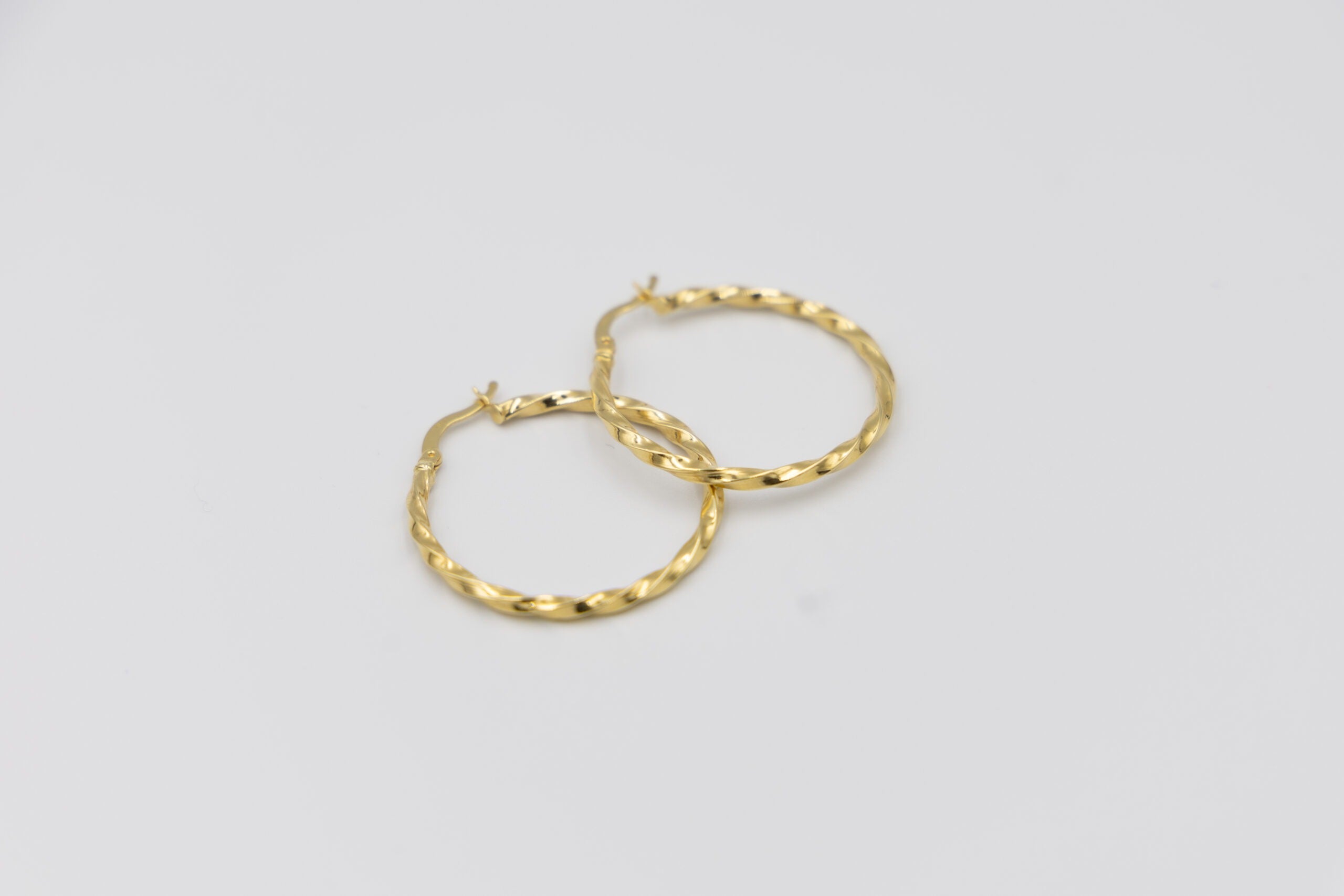 Top Hoop Earring Trends for 2025
